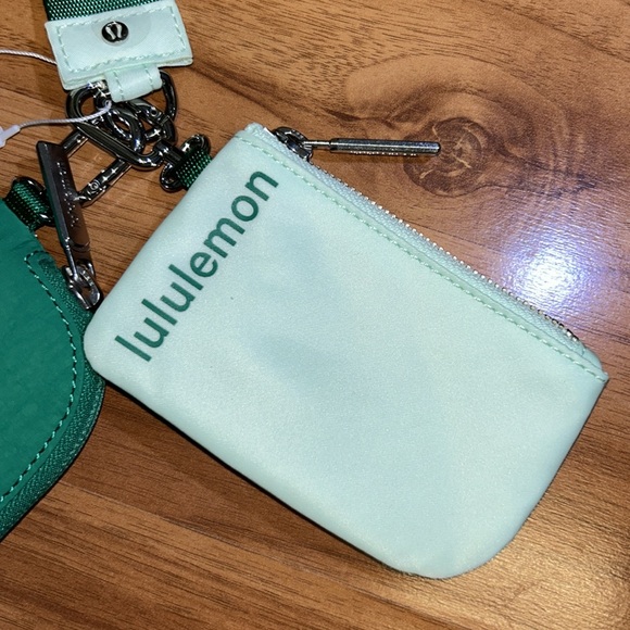 NWT Lululemon Athletica Dual Pouch Wristlet in Emerald Ice/Mint Moment - Picture 7 of 9